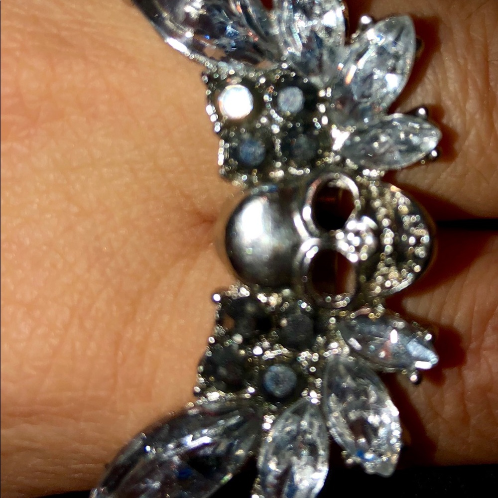 Double finger silver time skull with crystals ring